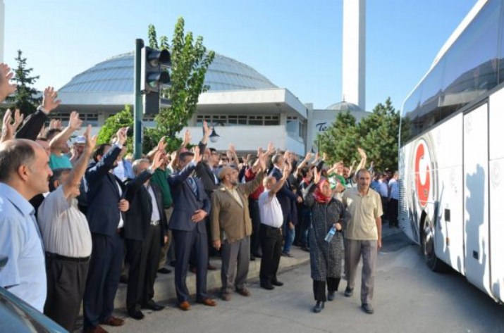 Hacı Adayları Dualarla Uğurlandı